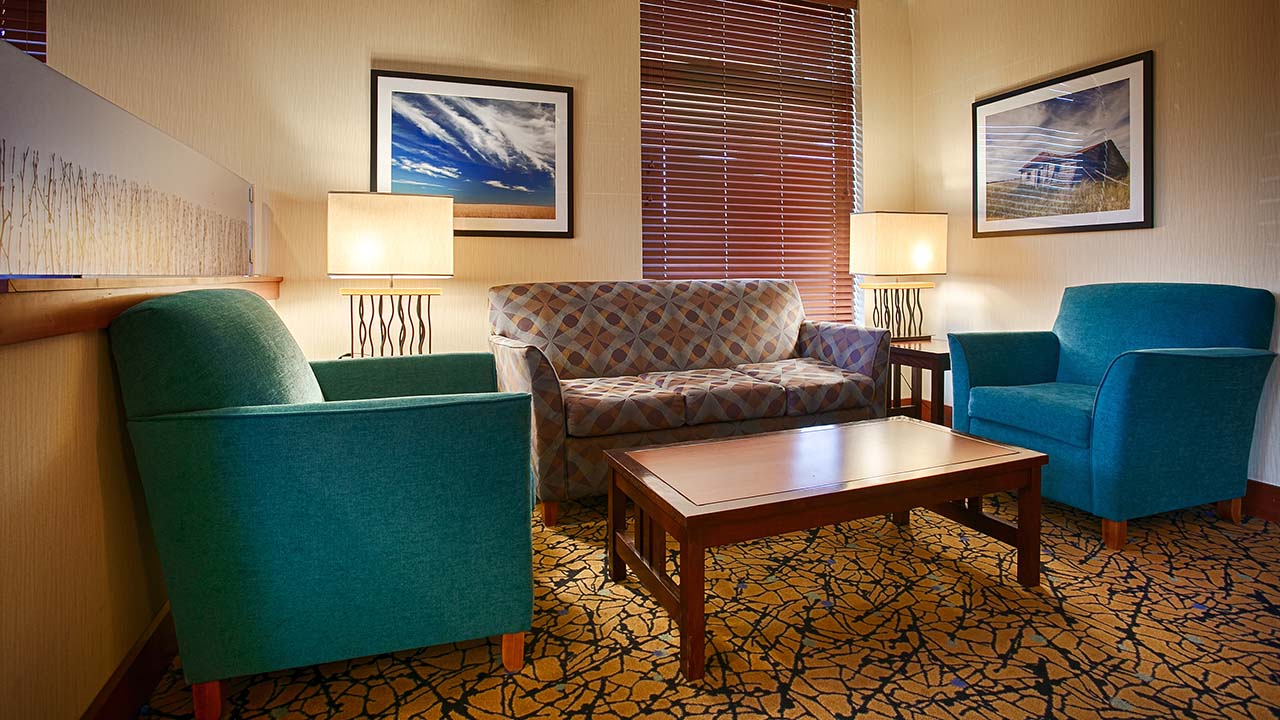 Best Western Golden Prairie Inn Seating Area